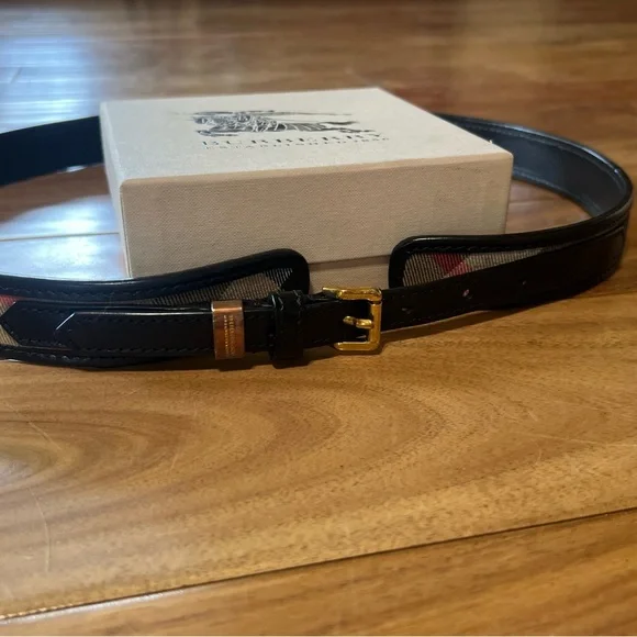 New In Box Burberry Check Leather Belt – Size 40/100 – Made in Italy